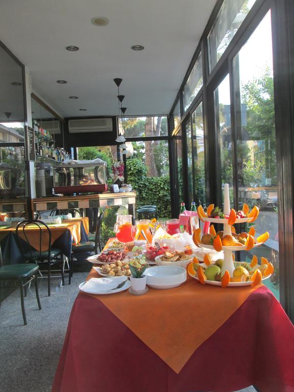 Hotel Solemar Riccione Exterior foto